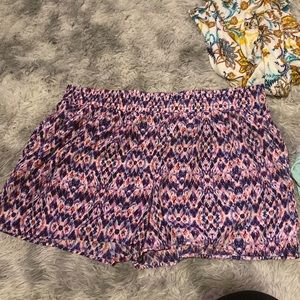 Cute lightweight dressy shorts size L